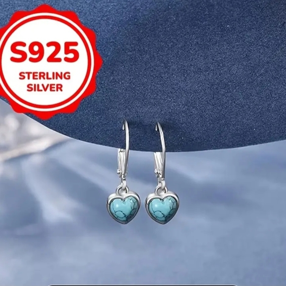 Elegant Blue Heart Earrings - Picture 2 of 5